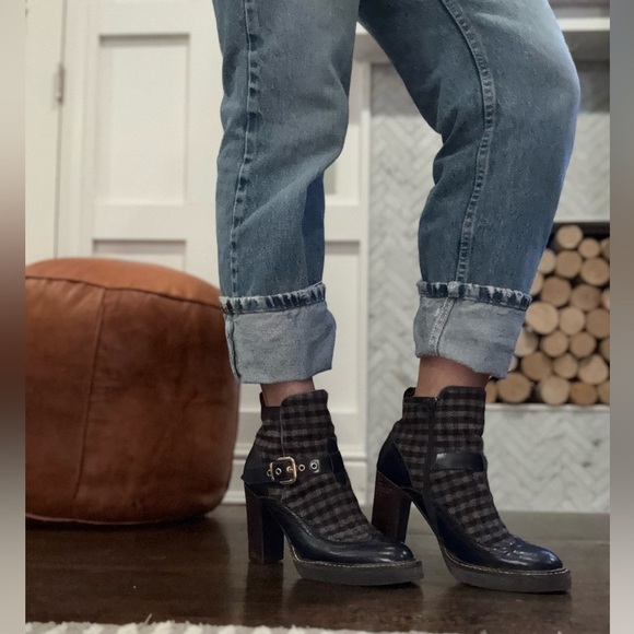 Mellow Yellow Heeled Boots - Picture 13 of 16